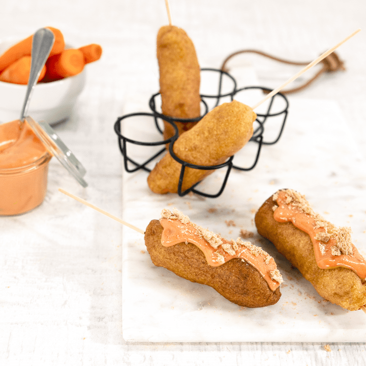 Vegetarische Corn Dogs mit LEICHT&CROSS Panade