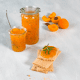 Aprikosen-Rosmarin-Marmelade im Glas mit LEICHT&CROSS Scheiben