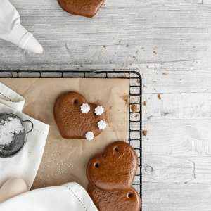 Fertige Lebkuchenherzen abkühlen lassen