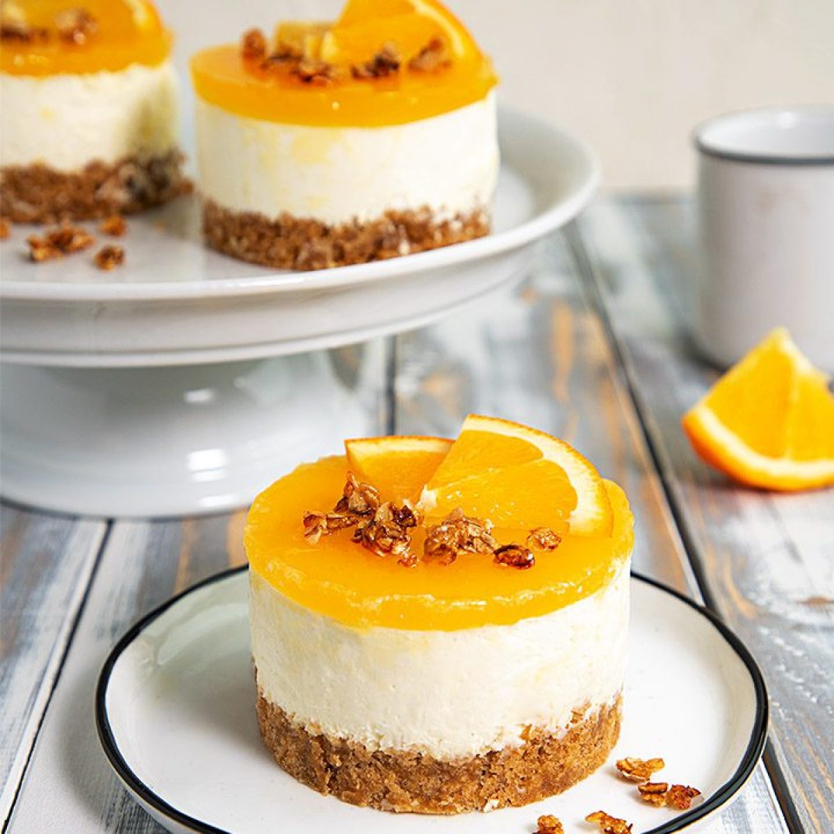 No-Bake-Frischkäsetörtchen mit Orangenspiegel