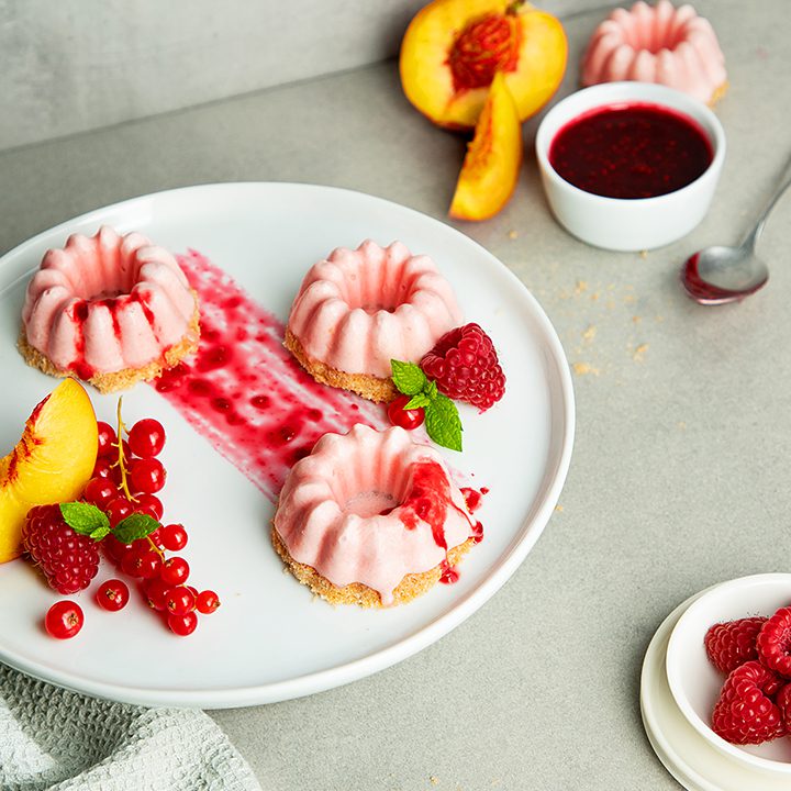 Erdbeer-Joghurt-Parfait mit LEICHT&amp;CROSS-Boden - LEICHT&amp;CROSS