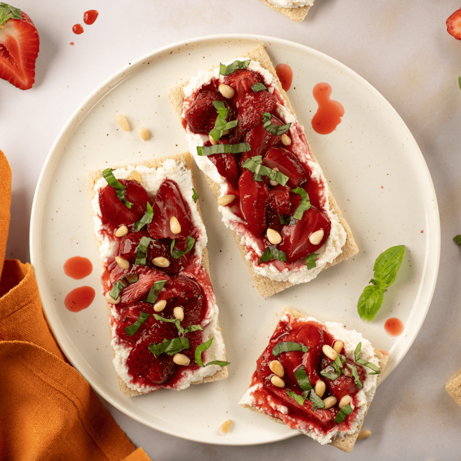 Veganes Birnen-Dessert mit Crunch - LEICHT&amp;CROSS